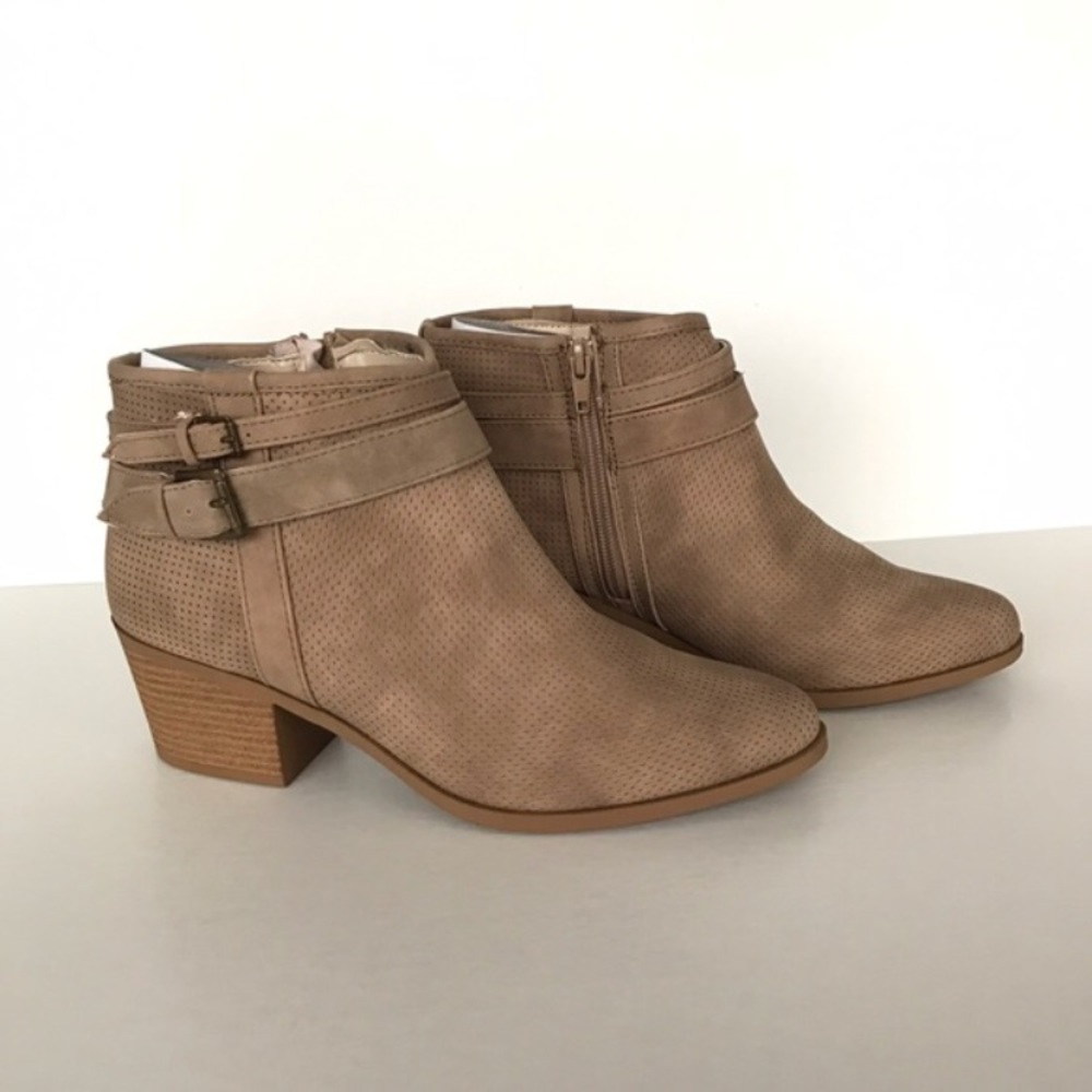 TAUPE DOUBLE BUCKLE BOOTIES!!